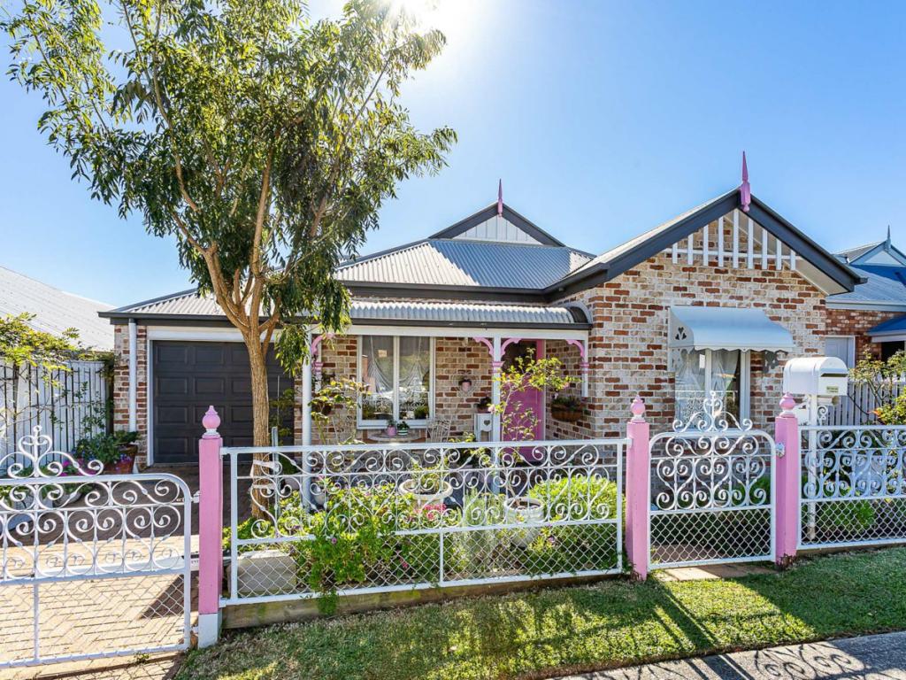 11 Grenada Ct, Varsity Lakes, QLD 4227