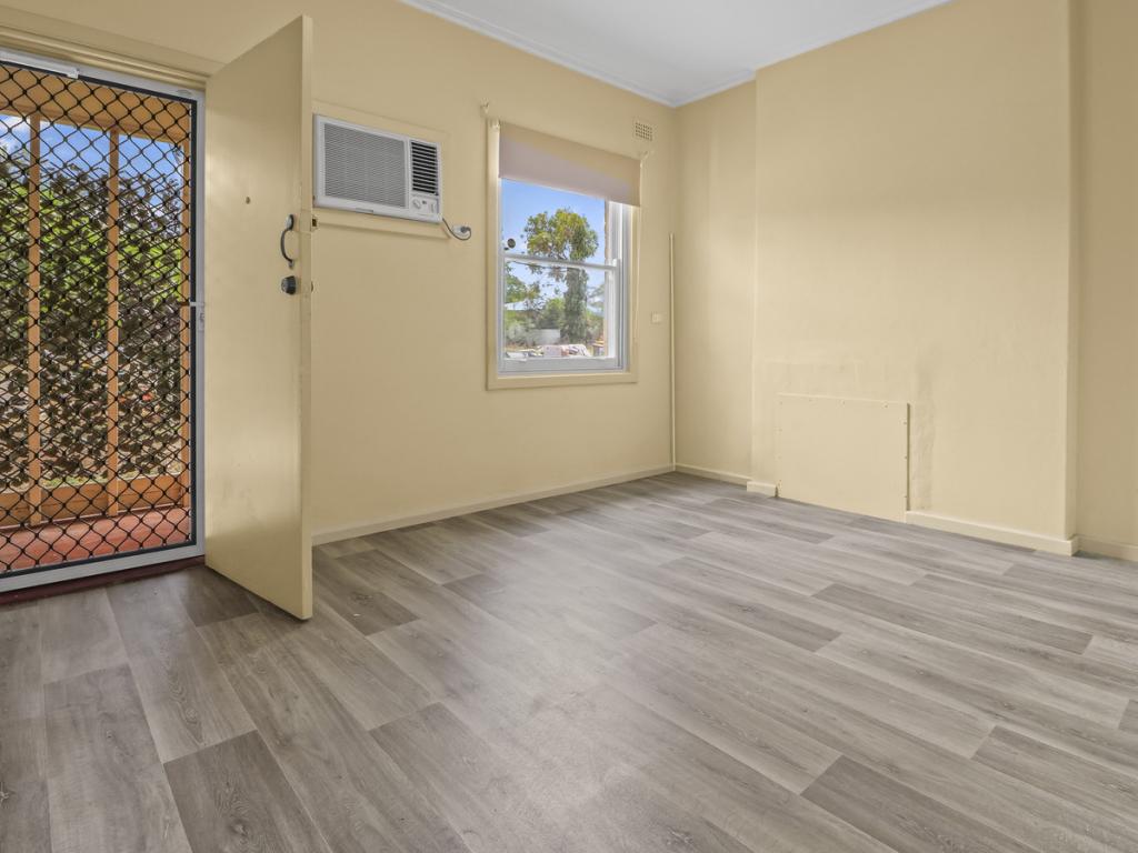 4 Northampton Cres, Elizabeth East, SA 5112