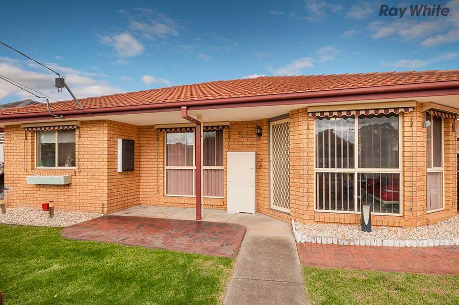 2 Chelmsford Cres, St Albans, VIC 3021