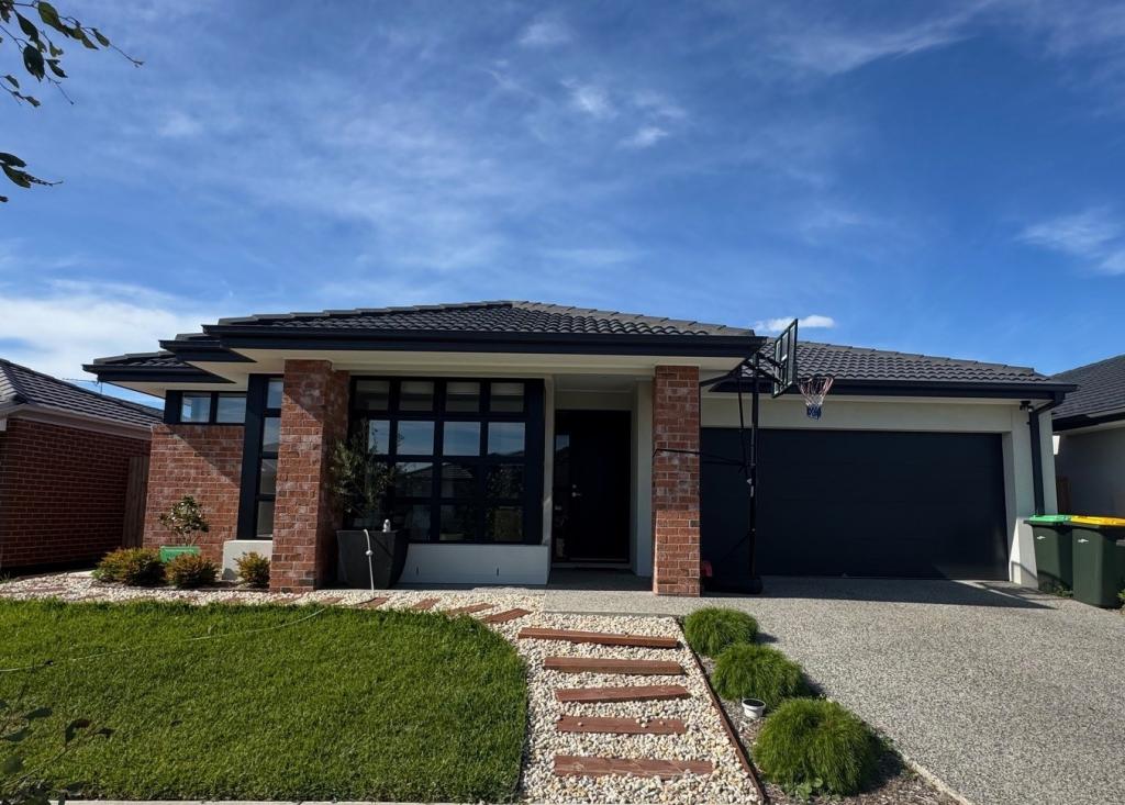 9 SINGLETON CCT, ARMSTRONG CREEK, VIC 3217