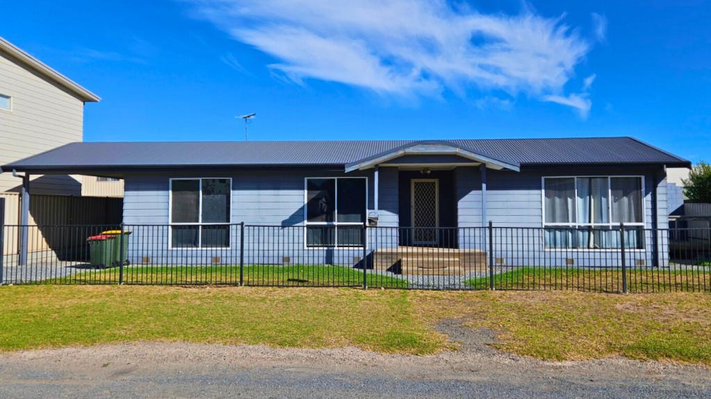 82 Whinnerah Ave, Aldinga Beach, SA 5173