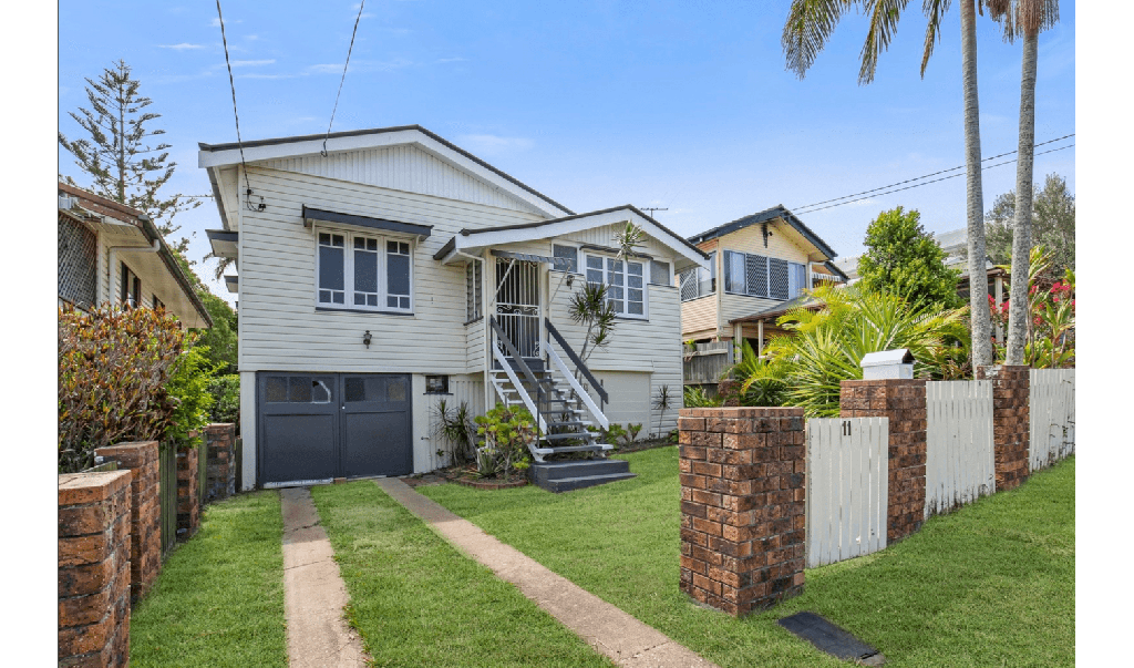 11 BLACKWOOD RD, MARGATE, QLD 4019