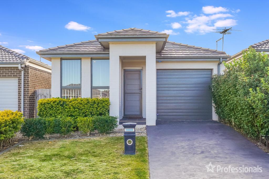 18 Beckhaus St, Gregory Hills, NSW 2557