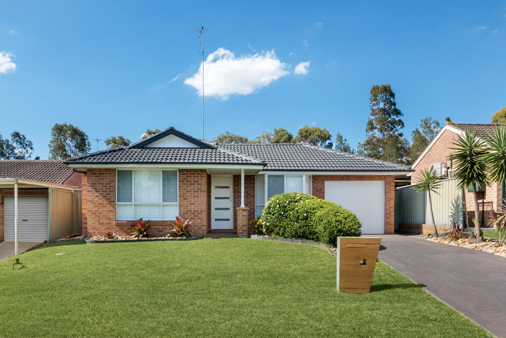 7 LINARA CCT, GLENMORE PARK, NSW 2745