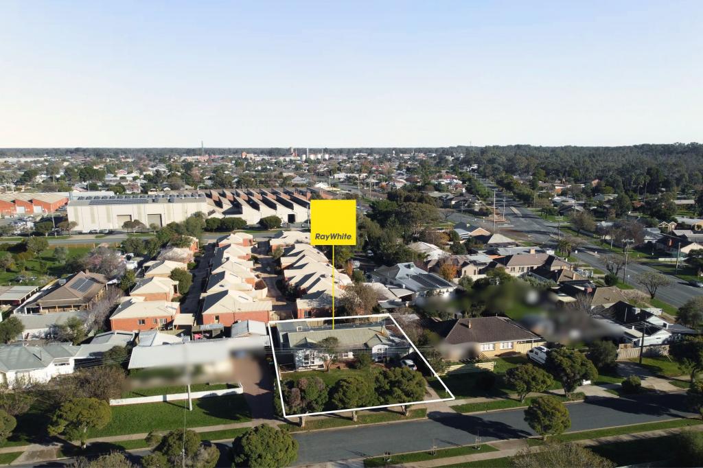 33 MCINTOSH ST, ECHUCA, VIC 3564