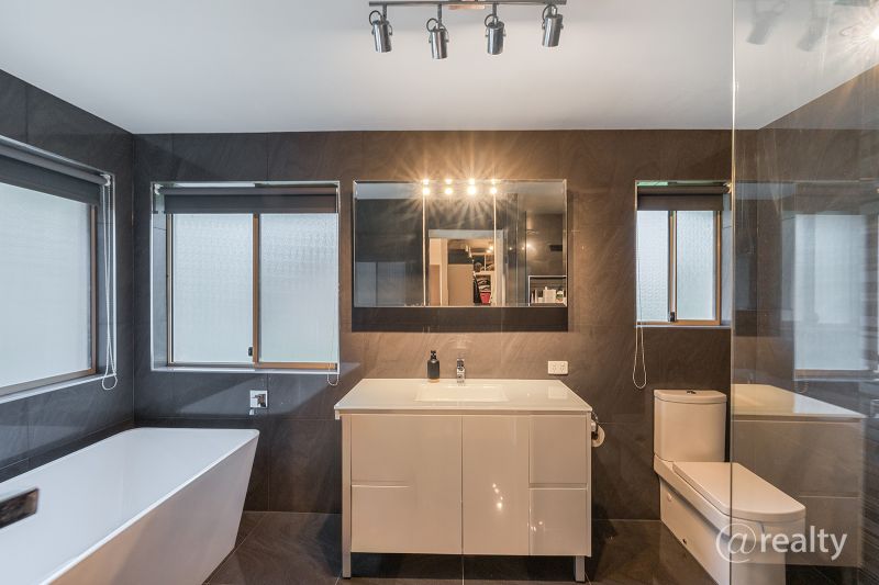 2 Yellow Button Cl, Warner, QLD 4500