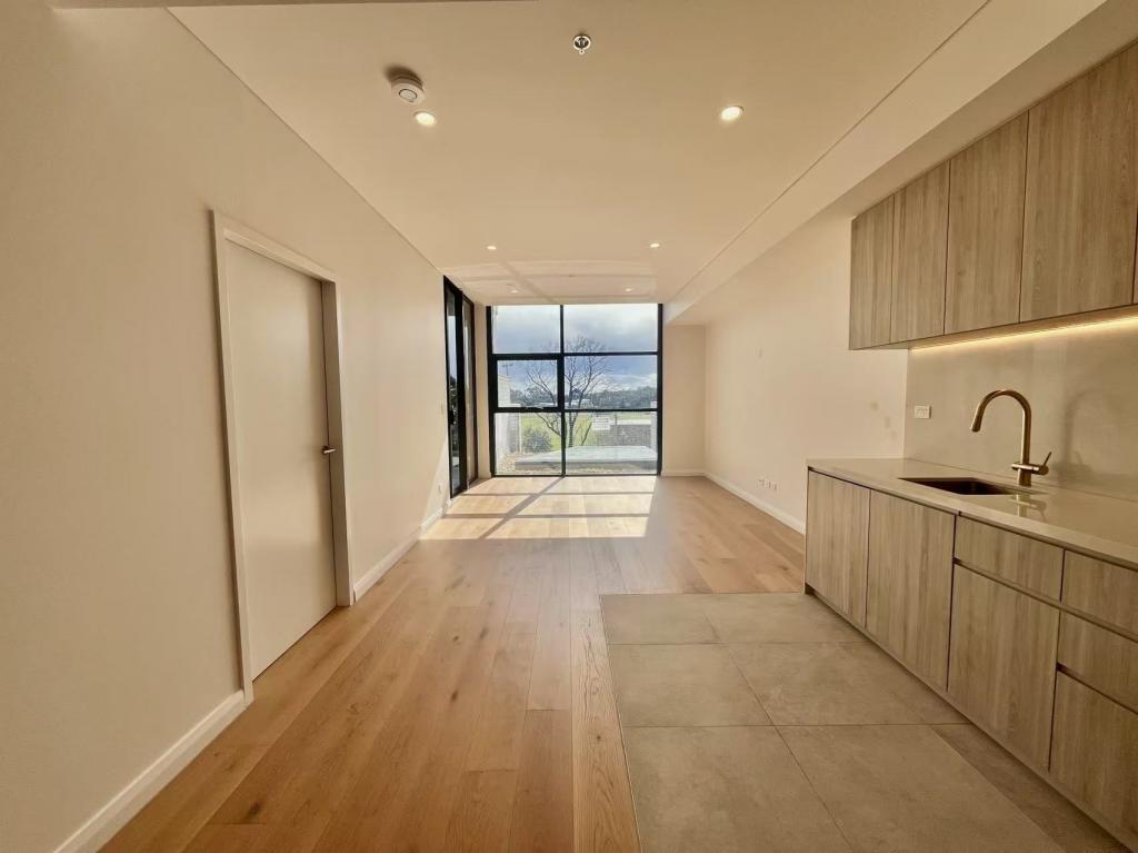 202/13 De Clambe Dr, Castle Hill, NSW 2154