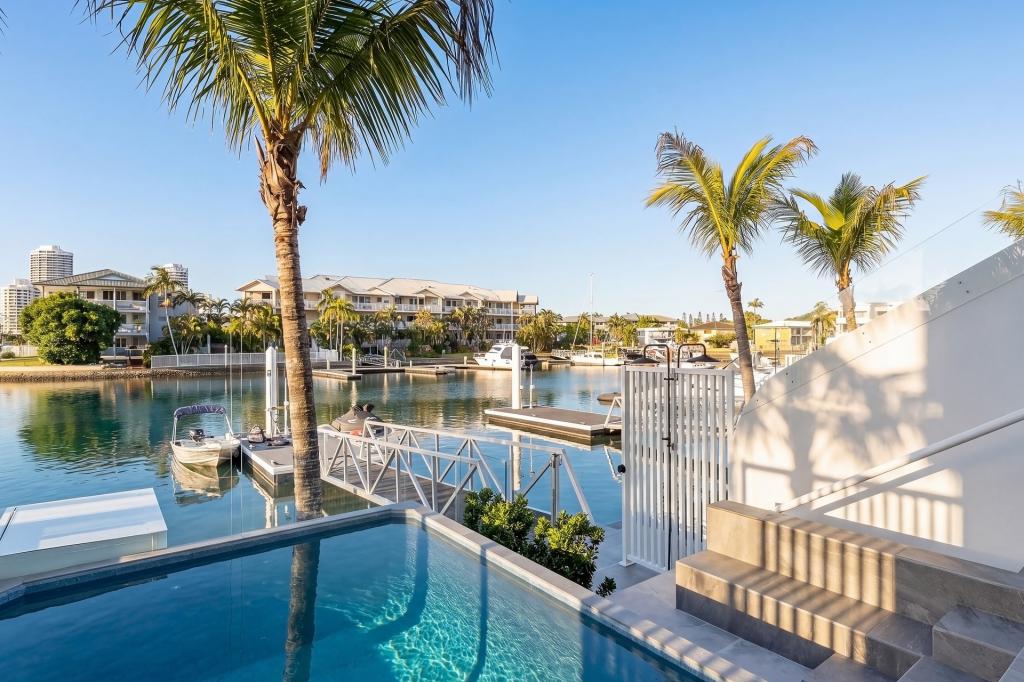 4/10-12 Jennifer Ave, Runaway Bay, QLD 4216