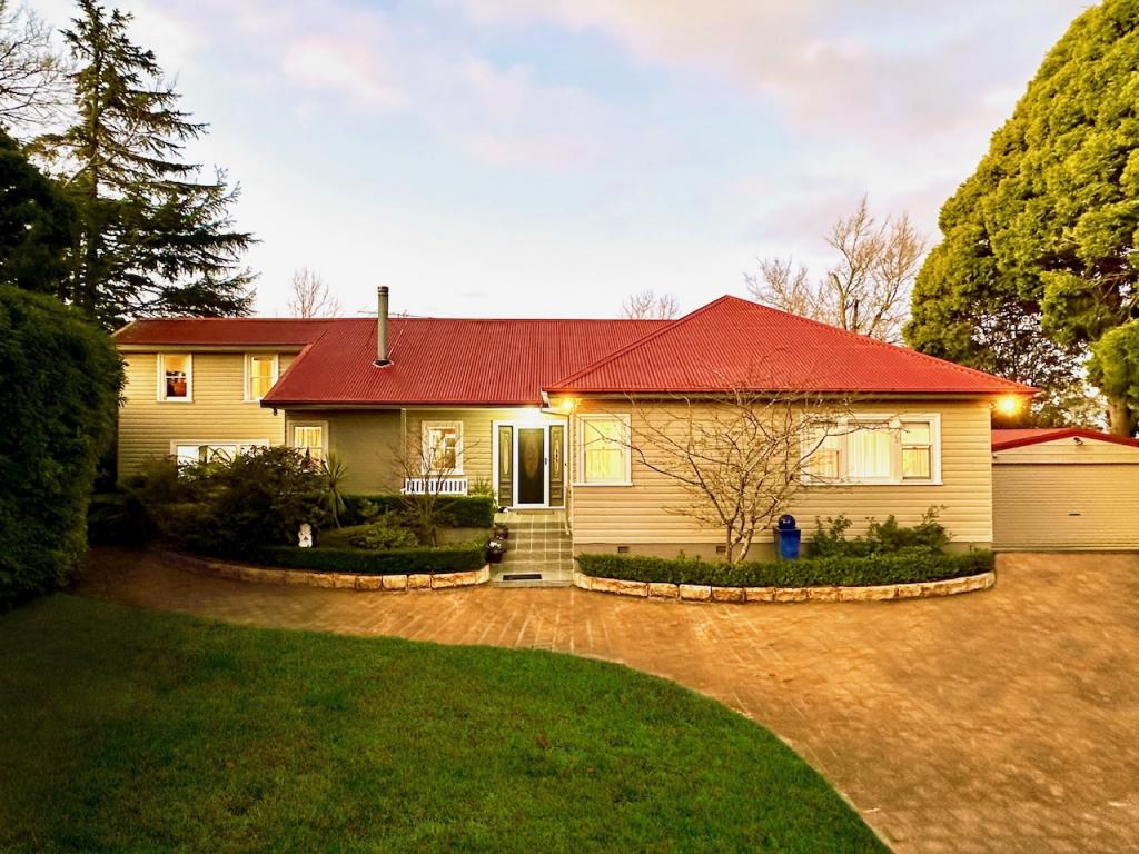 159 Blaxland Rd, Wentworth Falls, NSW 2782