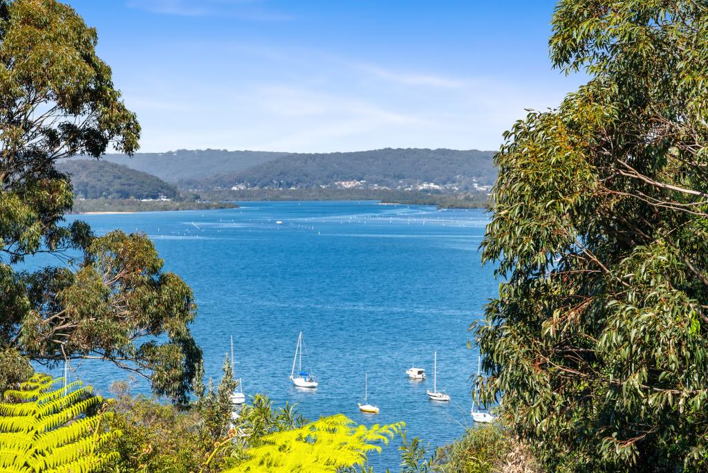 23 Sandstone Cres, Tascott, NSW 2250