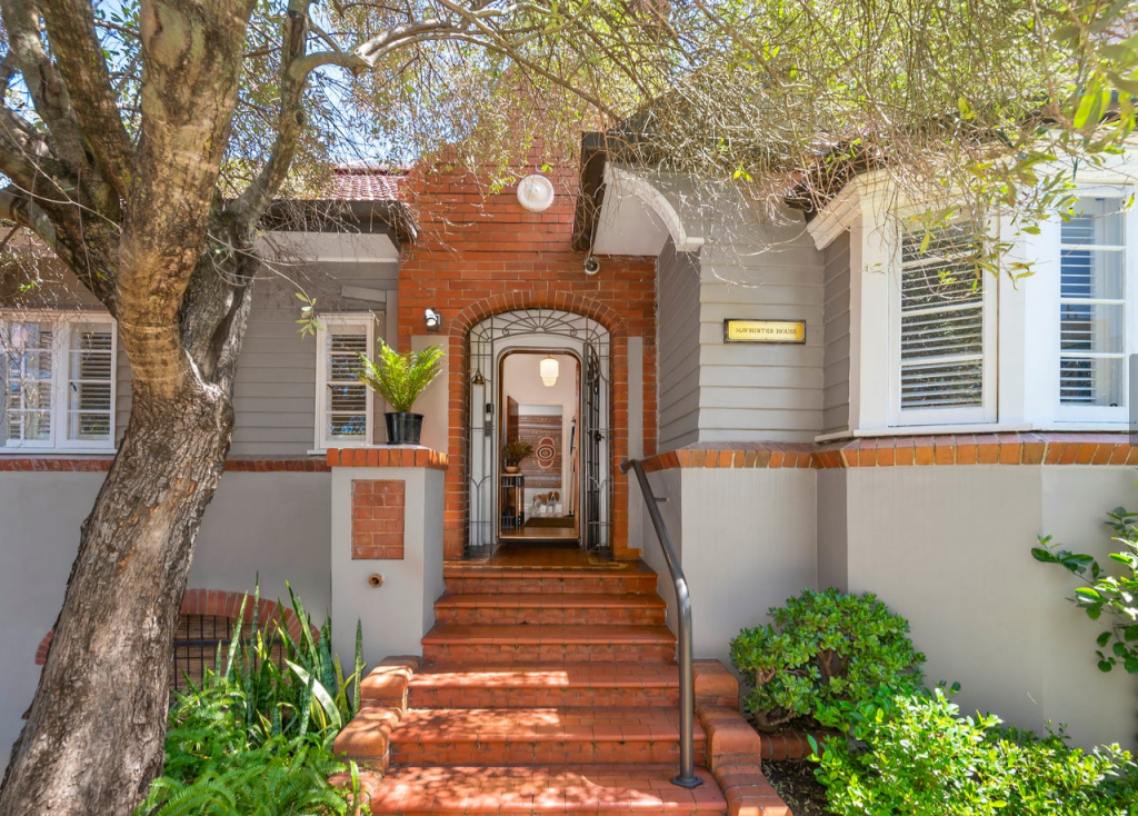 23 Rossiter Pde, Hamilton, QLD 4007