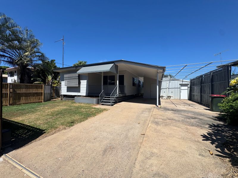 17 Barraclough Cres, Moranbah, QLD 4744