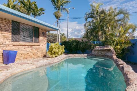 32 Mountain View Ave, Burleigh Waters, QLD 4220