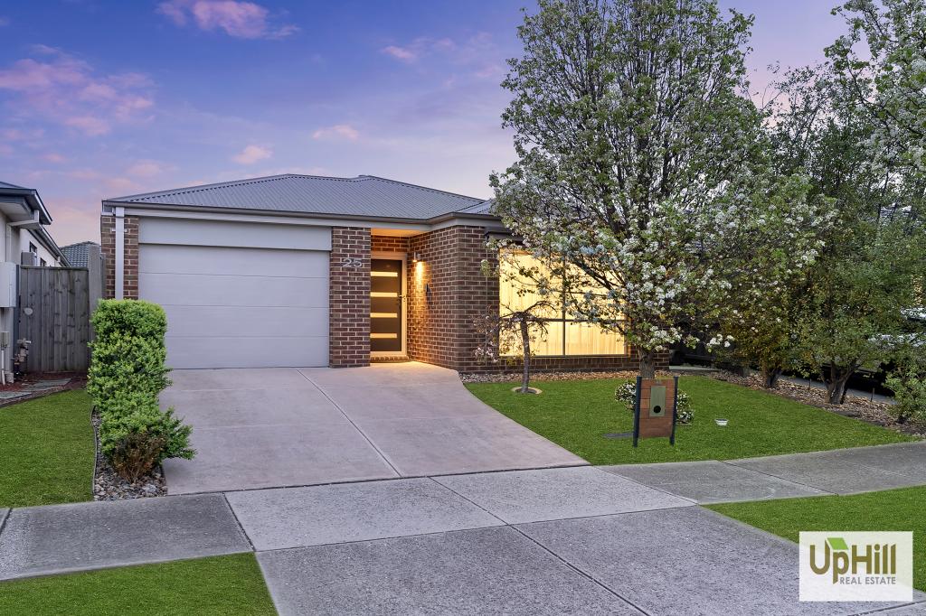 25 Serene Way, Clyde North, VIC 3978