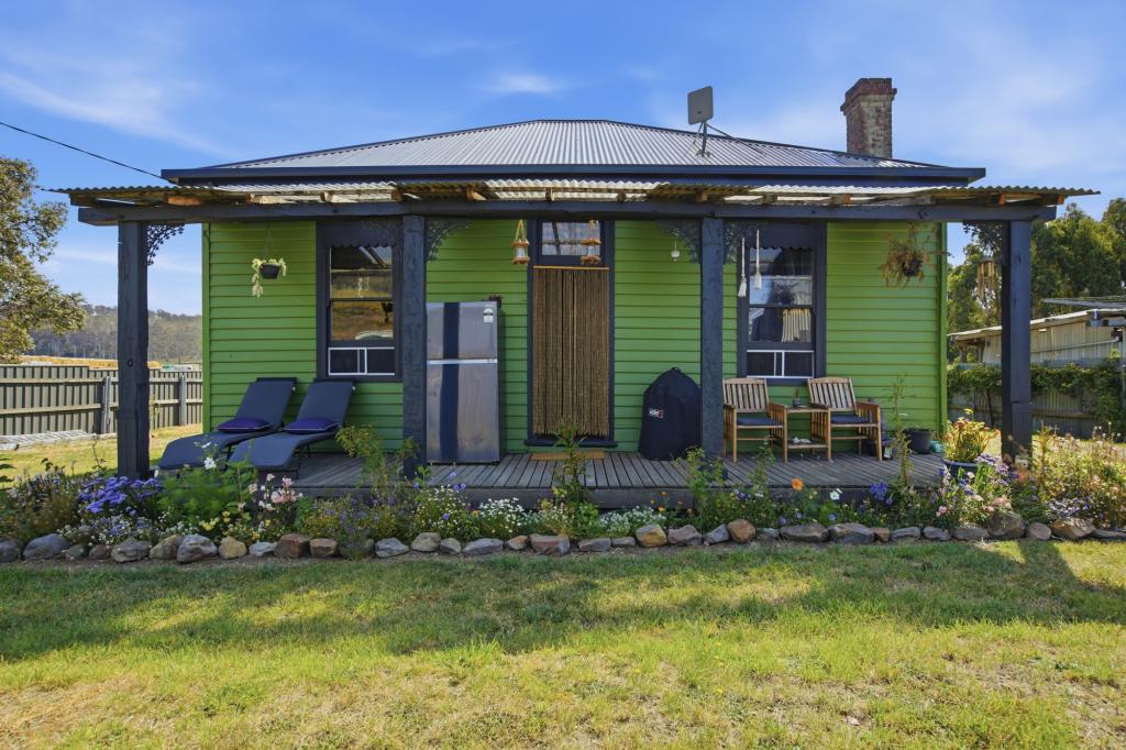 8 JOHNSTON ST, PARATTAH, TAS 7120