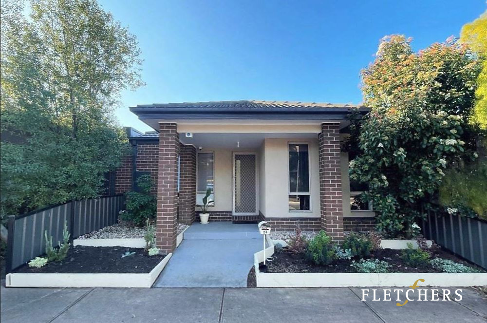 24 TOM ROBERTS PDE, POINT COOK, VIC 3030