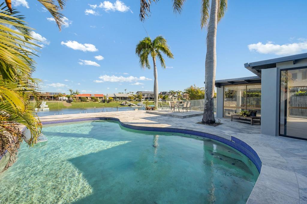 6 Southern Cross Dr, Newport, QLD 4020