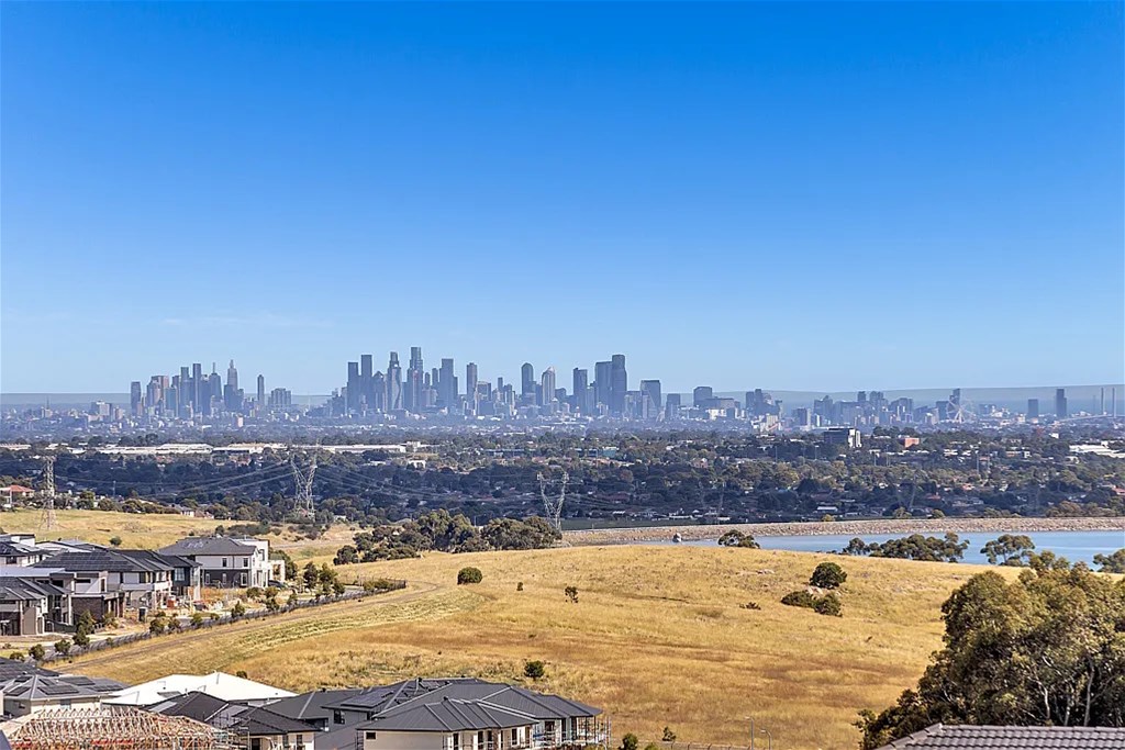 18 Hawkstowe Cres, Greenvale, VIC 3059