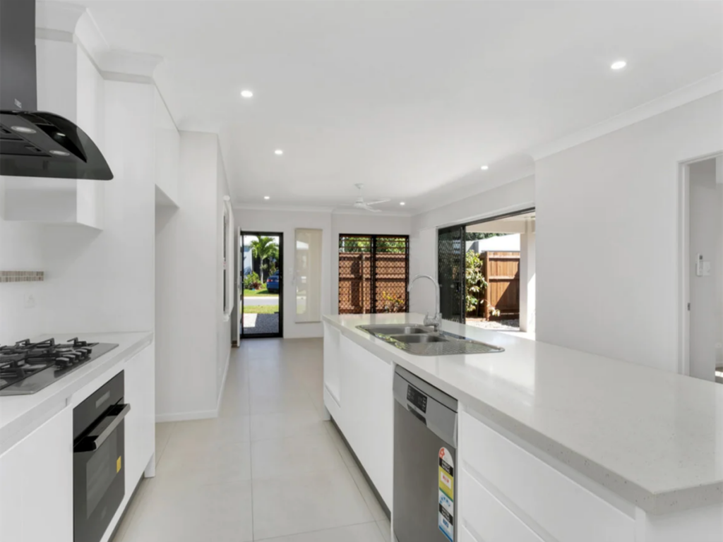 10 Ainslie Pl, Smithfield, QLD 4878
