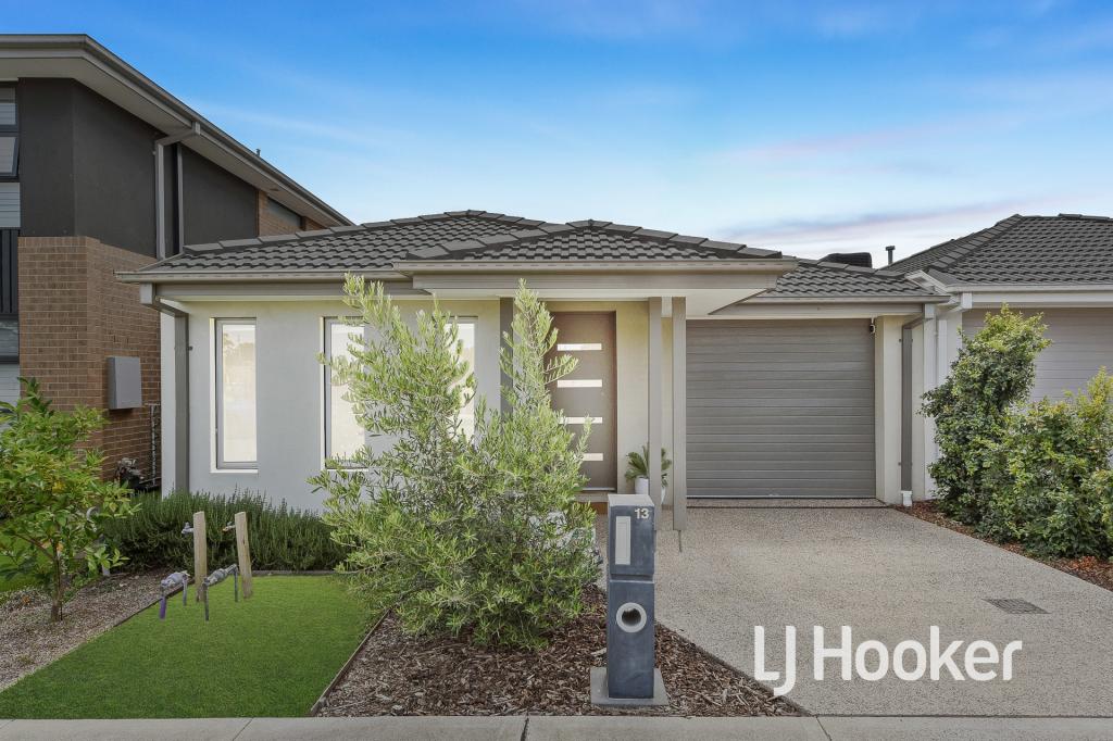 13 Metallic Way, Cranbourne South, VIC 3977