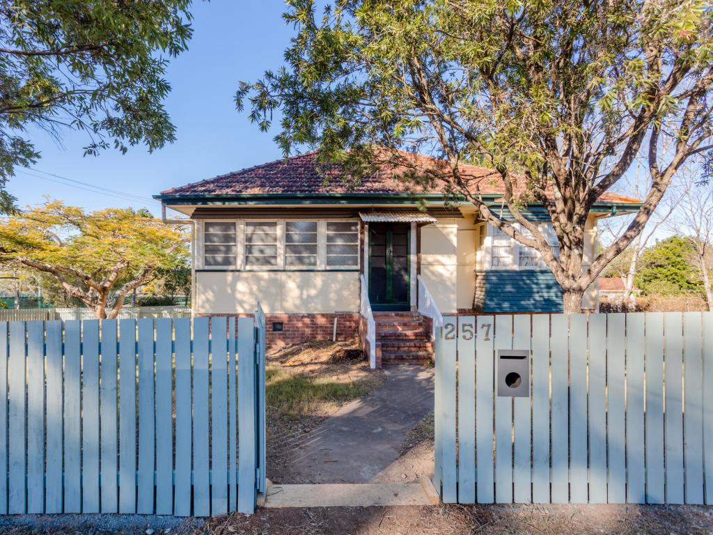 257 CLIVEDEN AVE, OXLEY, QLD 4075