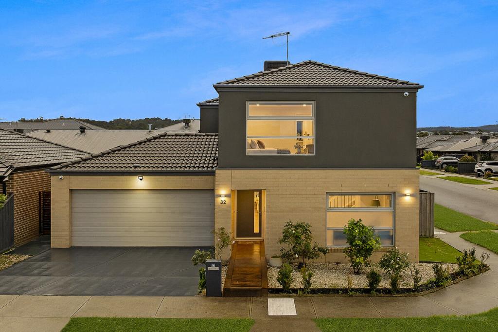 32 LAVENDER RD, OFFICER, VIC 3809
