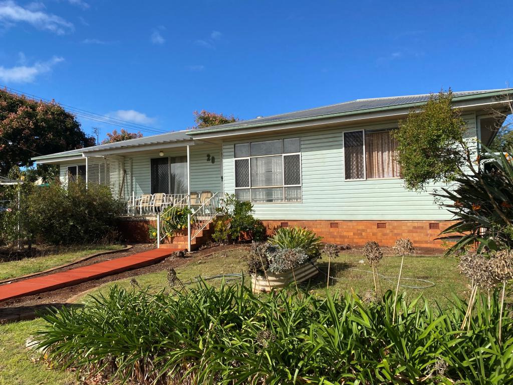20 MAKEPEACE ST, ROCKVILLE, QLD 4350