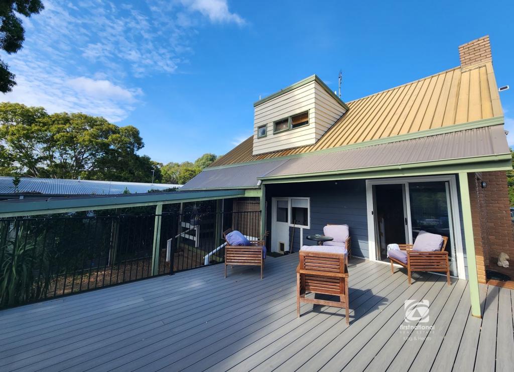 11 Lake Gr, Metung, VIC 3904