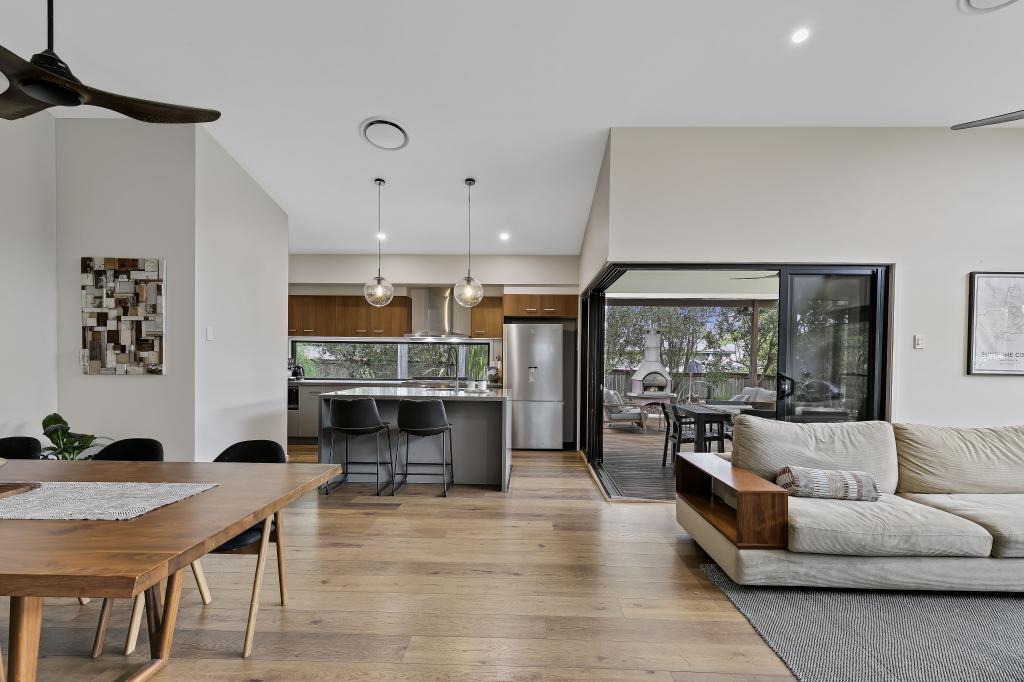 19 PINNACLES DR, GLASS HOUSE MOUNTAINS, QLD 4518