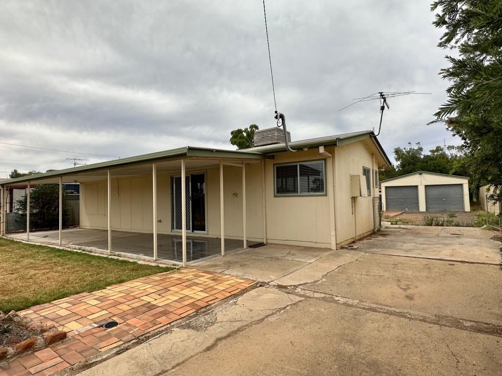 28 BROOKS CRES, DARLINGTON POINT, NSW 2706