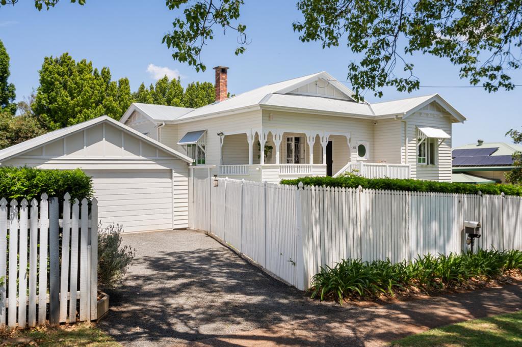 202 Perth St, South Toowoomba, QLD 4350
