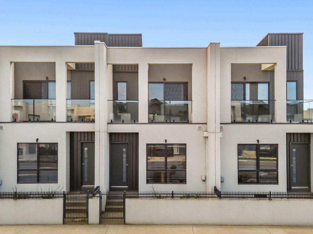 28 Tanzanite Ct, Berwick, VIC 3806