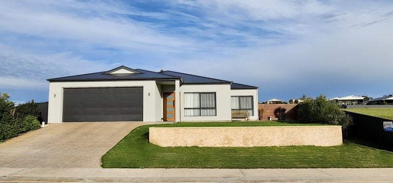 2 OSCAR WILLIAMS DR, STREAKY BAY, SA 5680