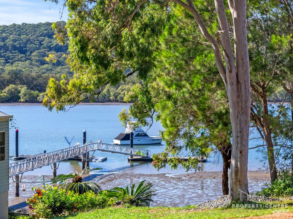 100 Wahine Dr, Russell Island, QLD 4184