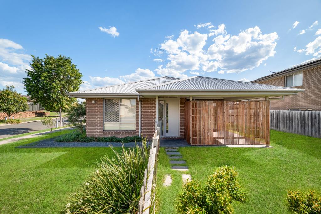 1 CROSSLEY AVE, GLENMORE PARK, NSW 2745