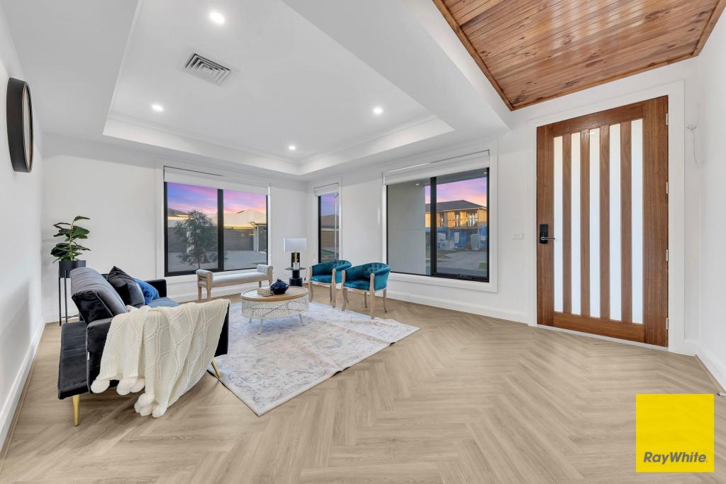18 LOWLAND CRES, TRUGANINA, VIC 3029