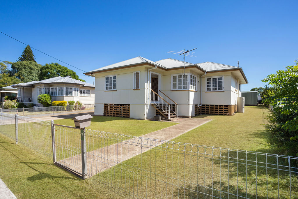 7 Schelbach St, Booval, QLD 4304