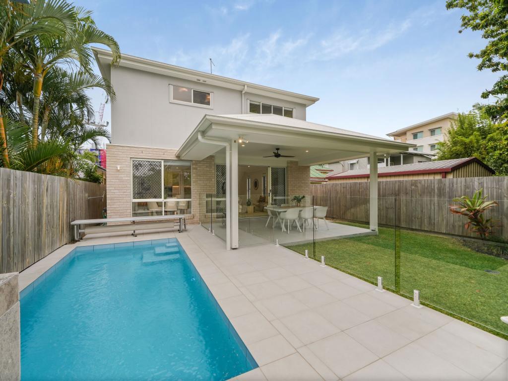 8 Manley St, Redcliffe, QLD 4020