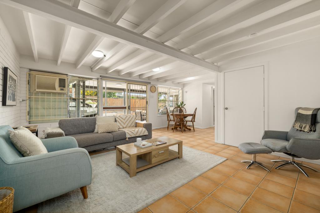 14 Hepburn St, Stafford Heights, QLD 4053
