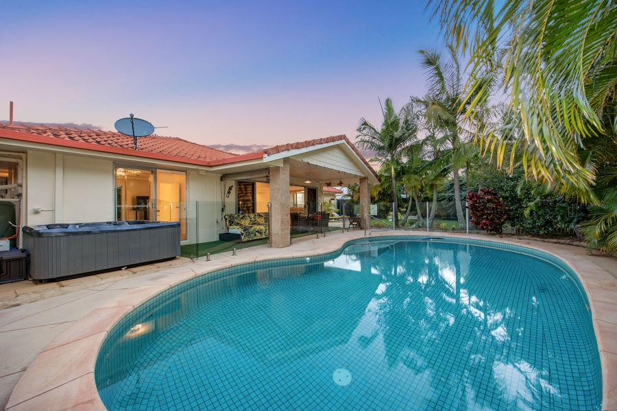 5 Tern Dr, Burleigh Waters, QLD 4220