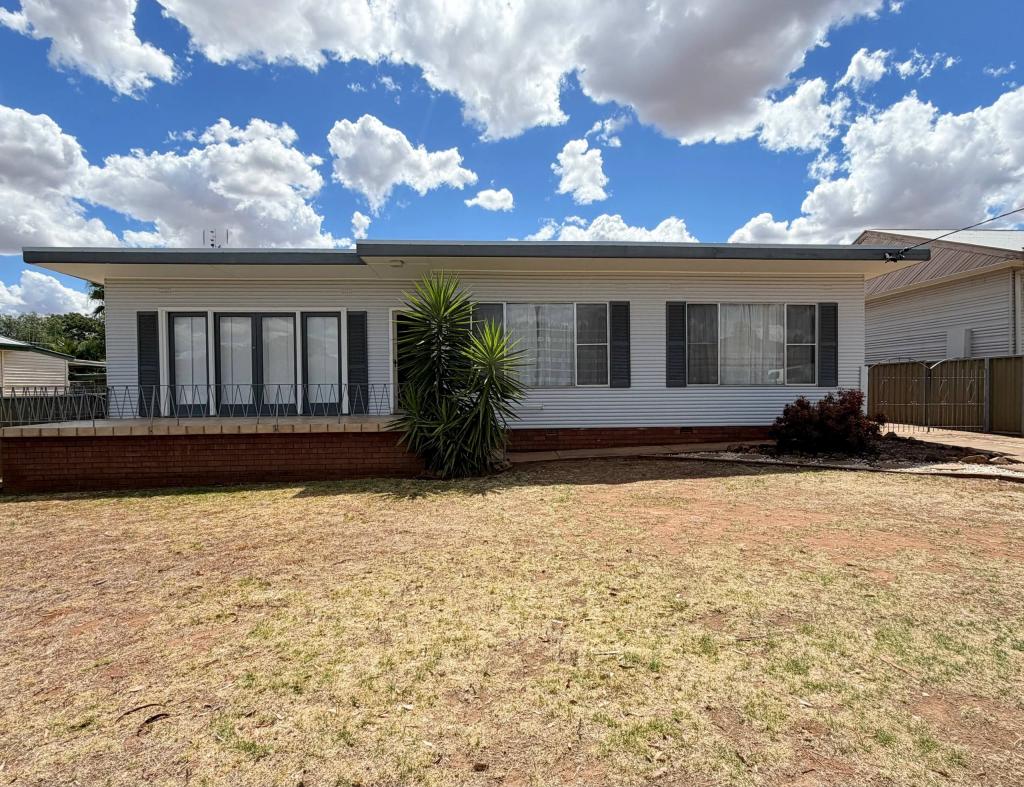 24 Thornbury St, Parkes, NSW 2870