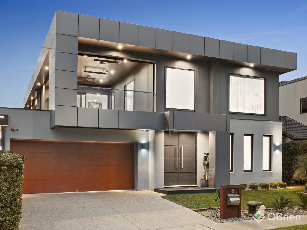 19 CATAMARAN DR, WERRIBEE SOUTH, VIC 3030