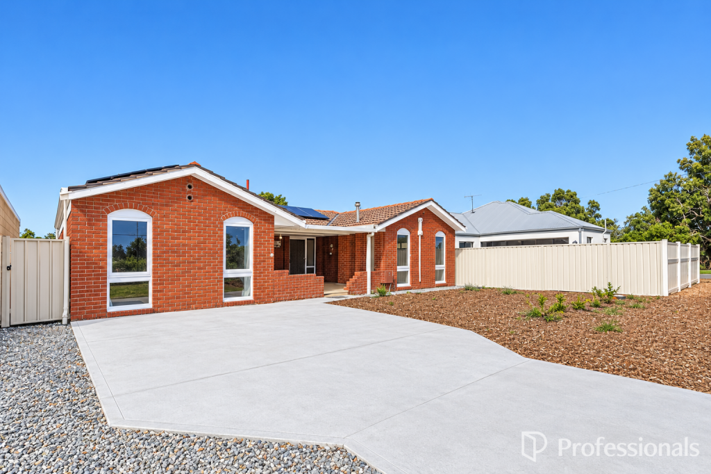 2 Carleton Cres, Forrestfield, WA 6058