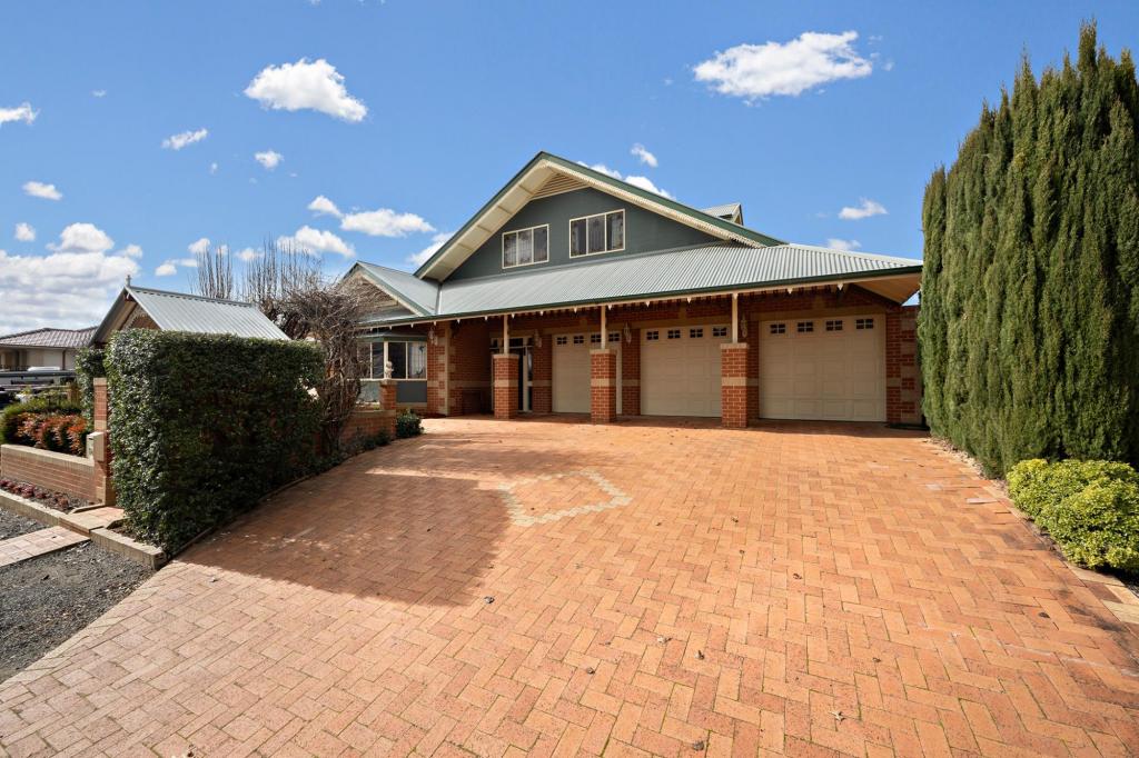 14 Douglas Waterhouse Dr, Dunlop, ACT 2615