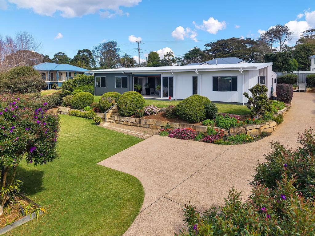 16 Macaranga St, Maleny, QLD 4552