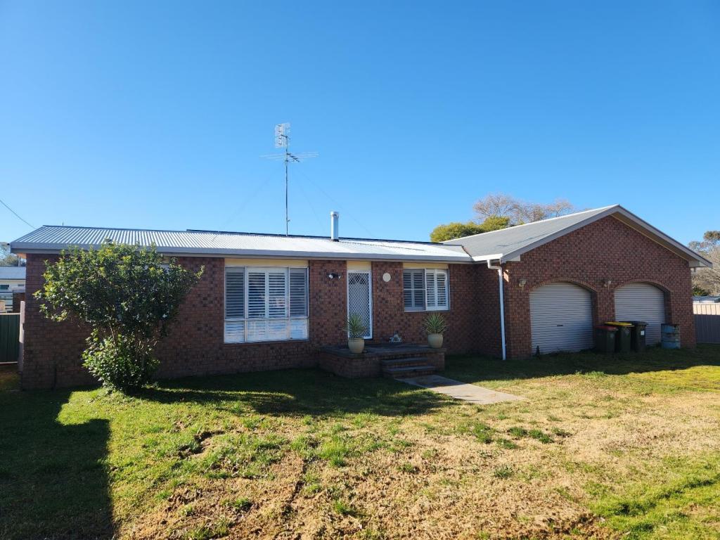 64n Lagoon St, Walcha, NSW 2354