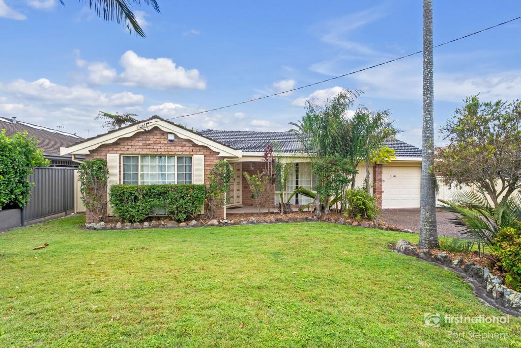 42 Boulder Bay Rd, Fingal Bay, NSW 2315