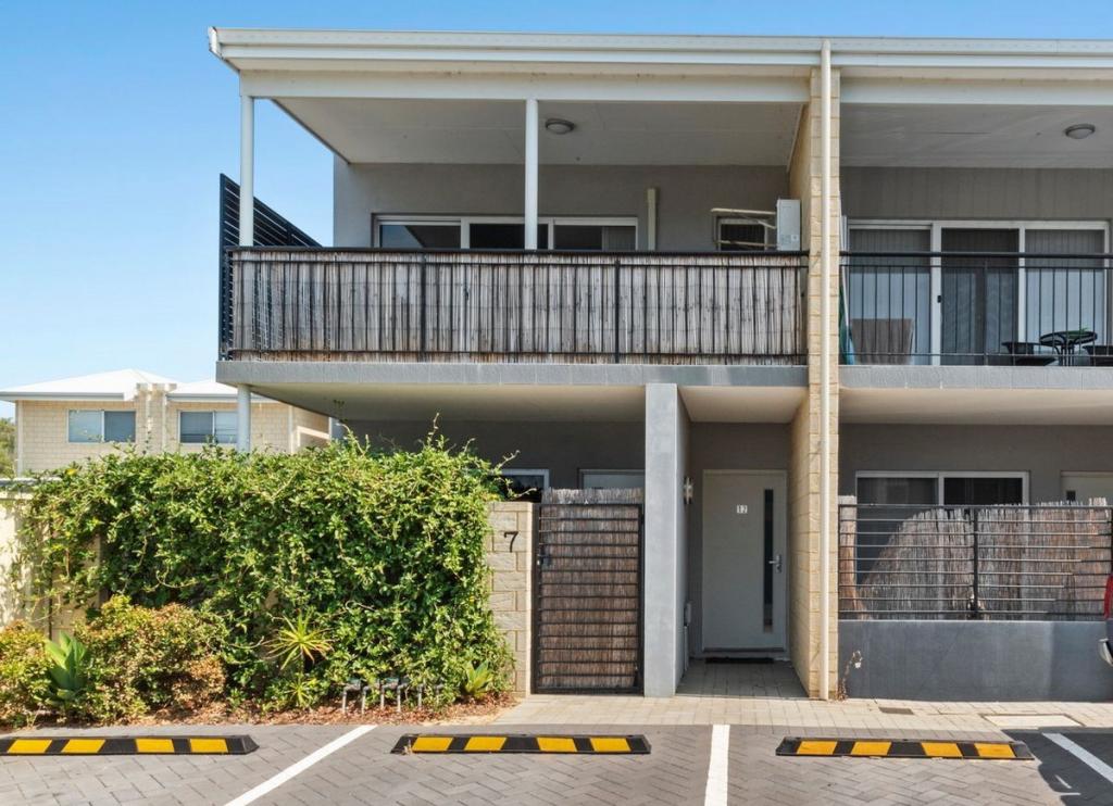12/91 Cooper St, Mandurah, WA 6210