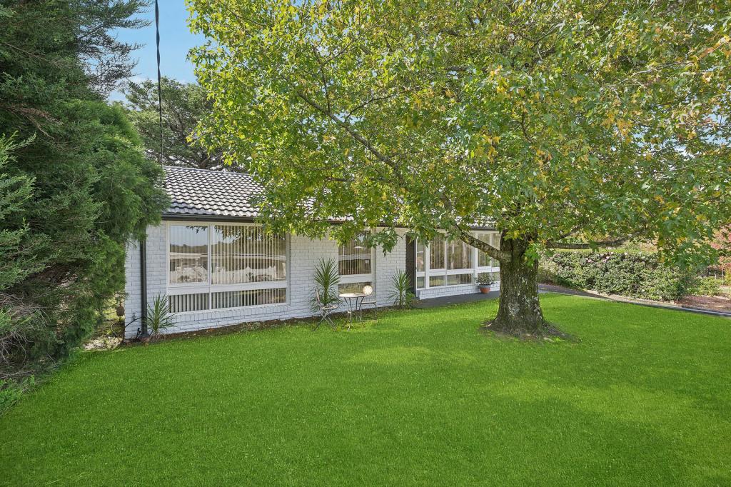 11 MAPLE GR, WENTWORTH FALLS, NSW 2782