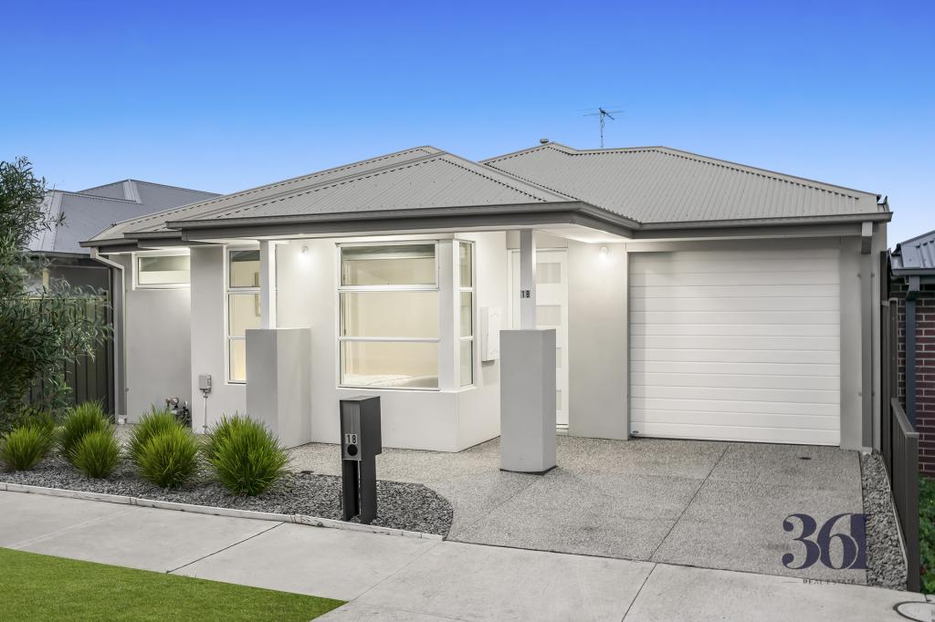 18 Tesla Rd, Rockbank, VIC 3335